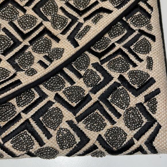 🔥🔥FIRE SALE 🔥🔥 NWOT canvas and bead clutch - Picture 2 of 10